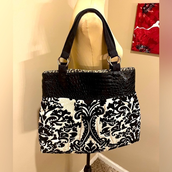 Bagdaddy Handbag in black, off white & red - Picture 1 of 4